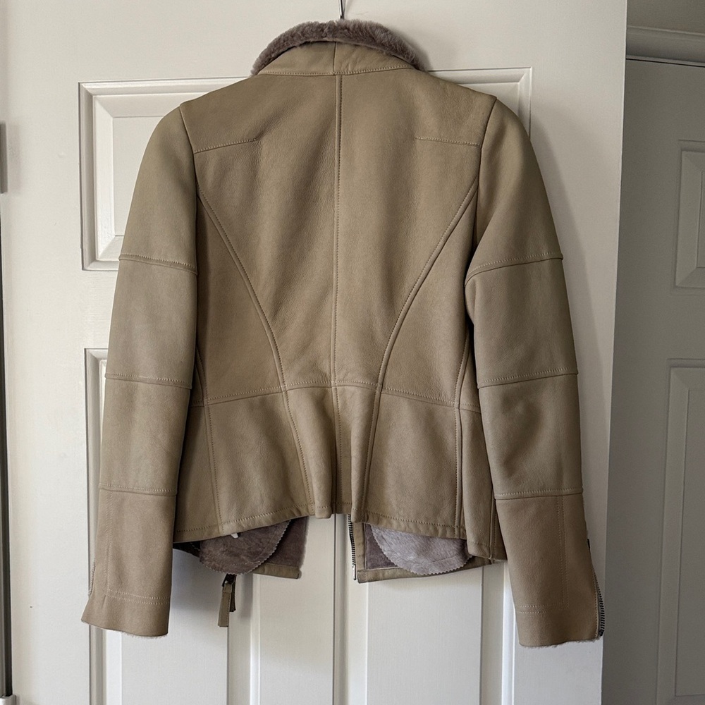 Elegant Beige Teddy Jacket with Plush Collar - Picture 8 of 8